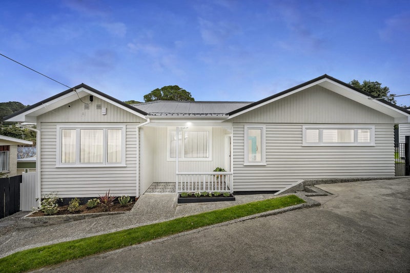 76 Clyde Street, Island Bay, Wellington - Carousel 2