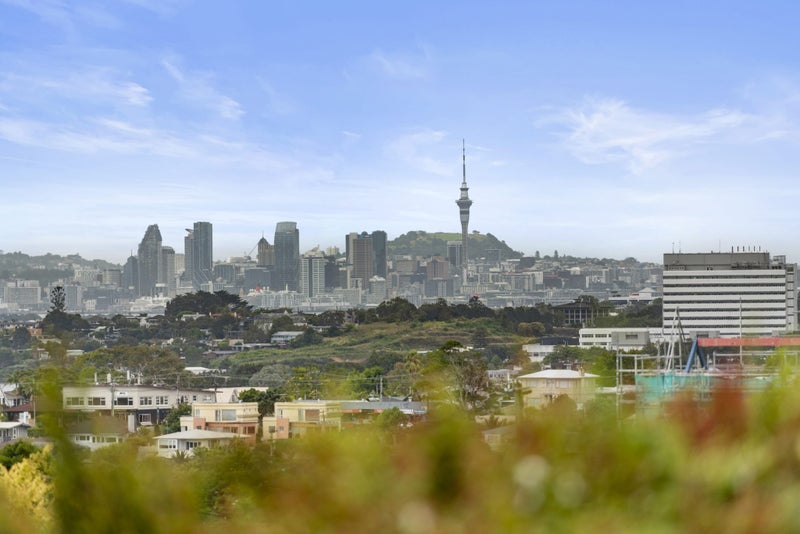2/23 Parr Terrace, Castor Bay, Auckland - Carousel 1