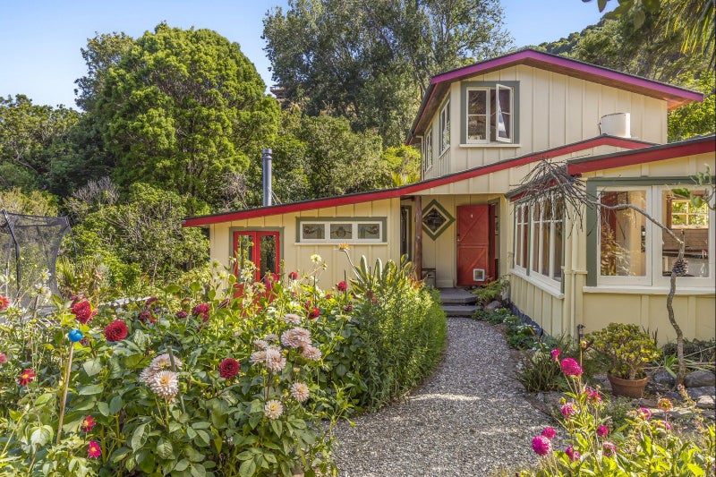 21 Airlie Street, Glenduan, Nelson - Carousel 1