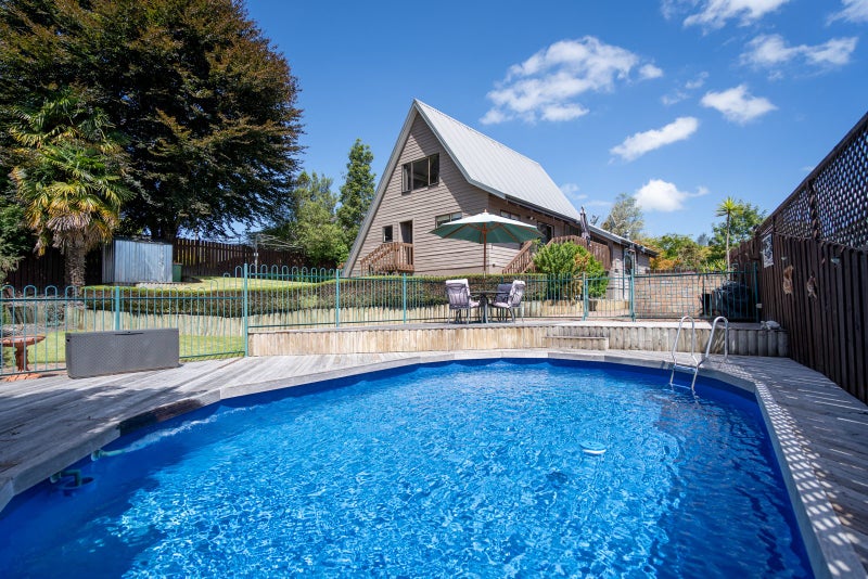 6 Marlowe Drive, Leamington, Cambridge - Carousel 1