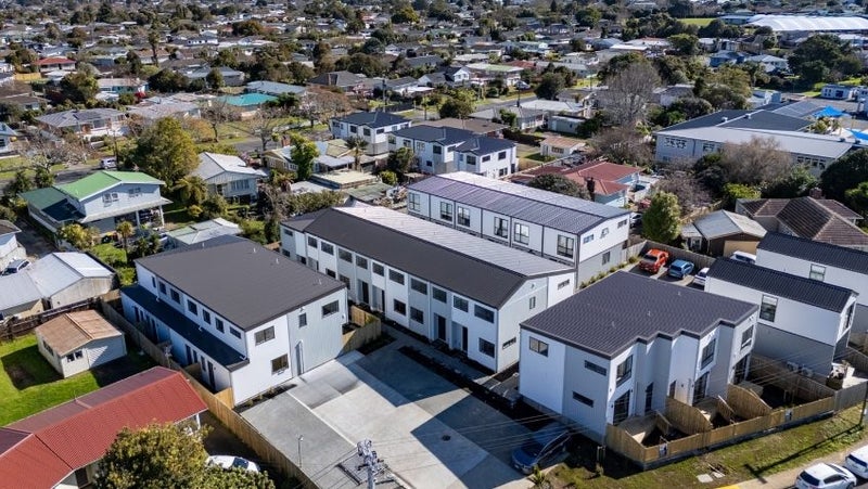 7/12 Clendon Place, Manurewa, Auckland - Carousel 1