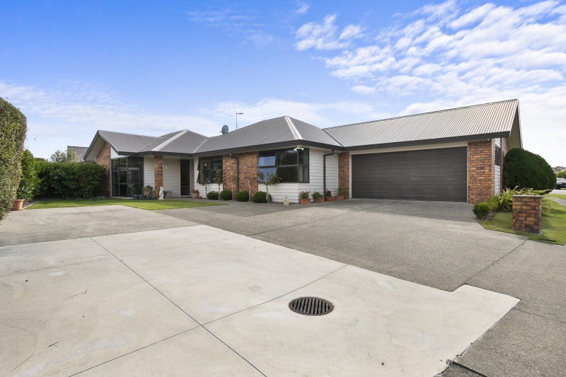 11 Geneva Terrace, Kelvin Grove, Palmerston North - Carousel 1
