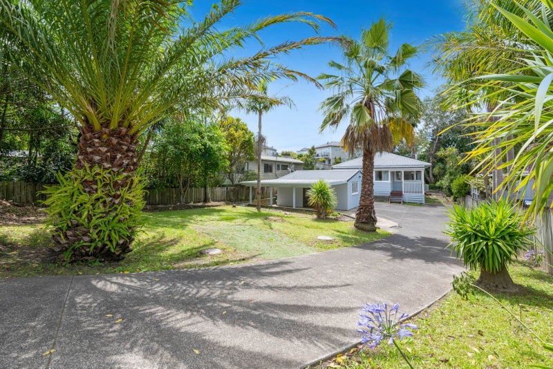 346 Whangaparaoa Road, Stanmore Bay, Whangaparaoa - Carousel 1