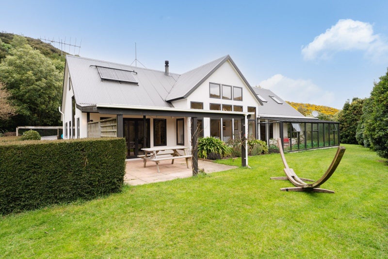 18 Poulters Road, Leith Valley, Dunedin - Carousel 1