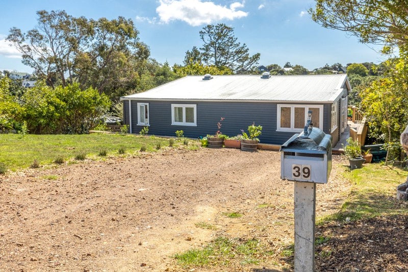 39 Pacific Parade, Surfdale, Waiheke Island - Carousel 22