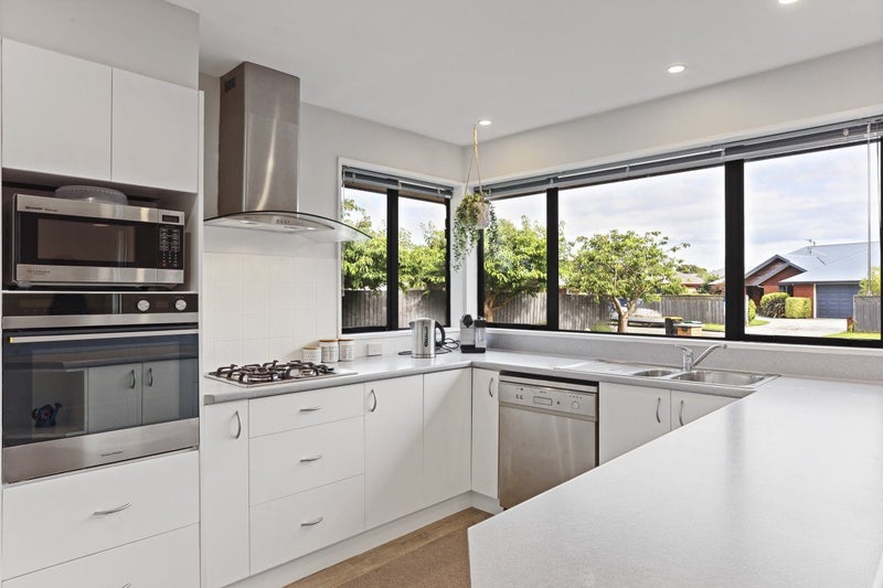 40 Panckhurst Drive, Woodend, Woodend - Carousel 2