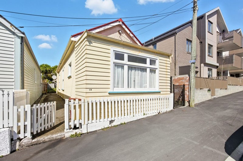 19 Rolleston Street, Mount Cook, Wellington - Carousel 1