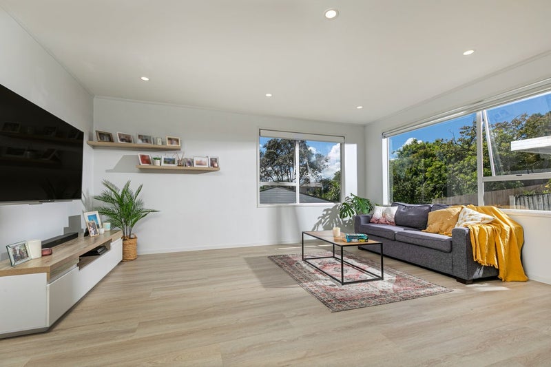 23 Leo Street, Glen Eden, Auckland - Carousel 2