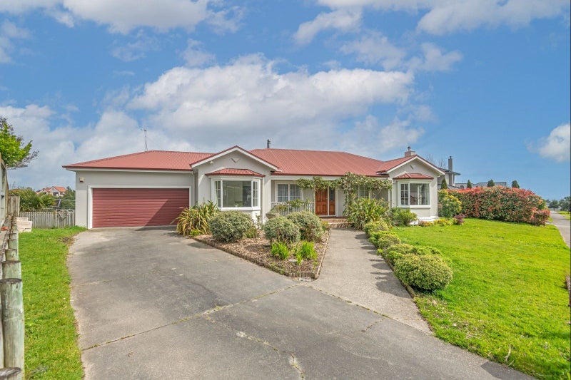 71 Cashmere Drive, Fitzherbert, Palmerston North - Carousel 1