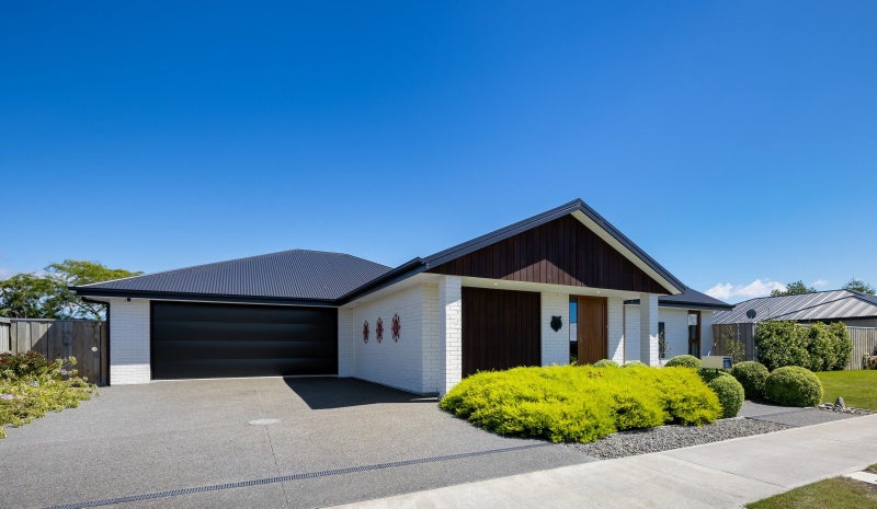 2 Deans Place, Amberley, Amberley - Carousel 1