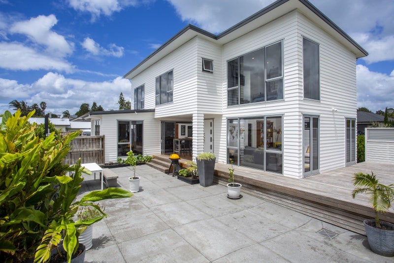 7 Francis Mill Grove, Westmorland, Christchurch - Carousel 2