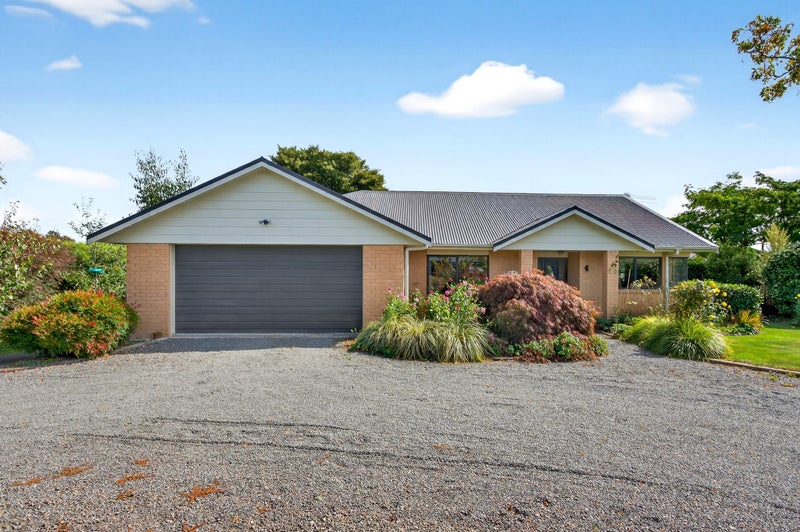 1A Daffodil Grove, Carterton - Carousel 23
