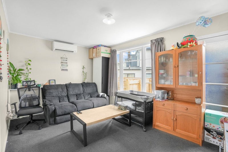 4/3 Huia Grove, Elderslea, Upper Hutt - Carousel 2