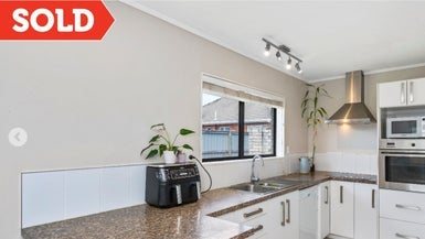 57 Pemberton Crescent, Greerton, Tauranga - Carousel 1