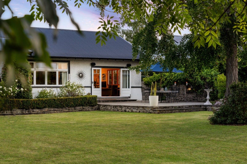 16 Reynolds Road, Havelock North, Havelock North - Carousel 2