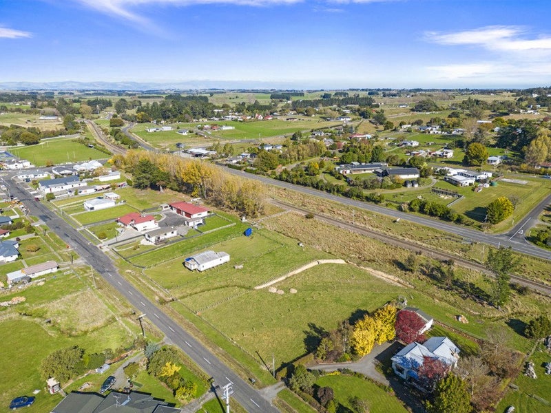 97 Willoughby Street, Halcombe, Halcombe - Carousel 10
