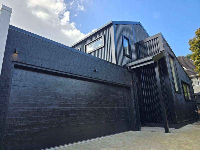 4 Queensway, Three Kings, Auckland - Carousel 1