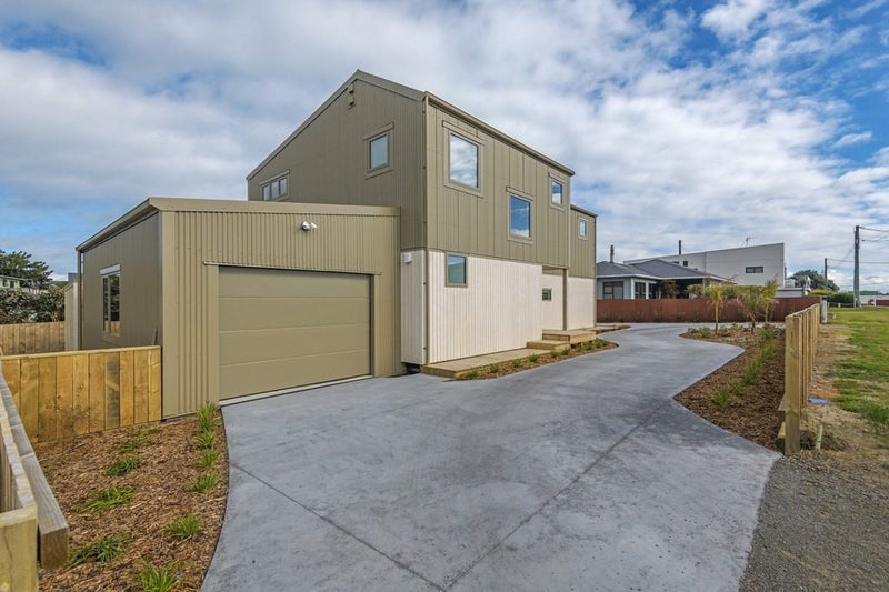 12 Roore Street, Foxton Beach, Foxton - Carousel 1