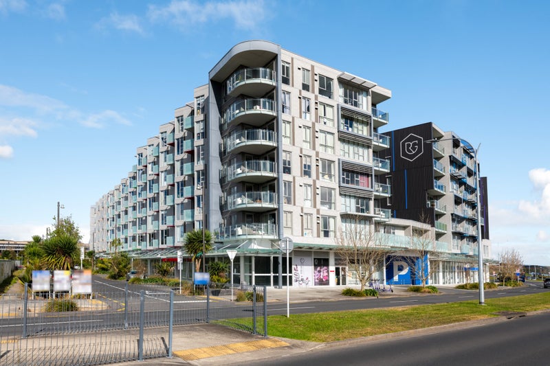 201/5 Rose Garden Lane, Albany, Auckland - Carousel 1