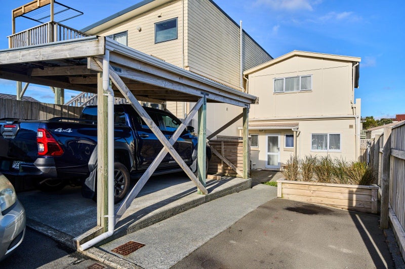 279 Dowse Drive, Maungaraki, Lower Hutt - Carousel 1