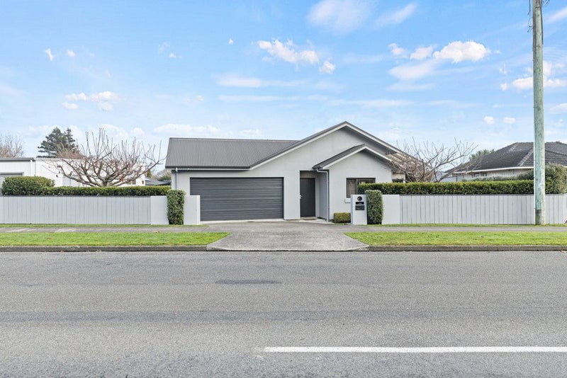 2 Pharazyn Street, Feilding, Feilding - Carousel 19