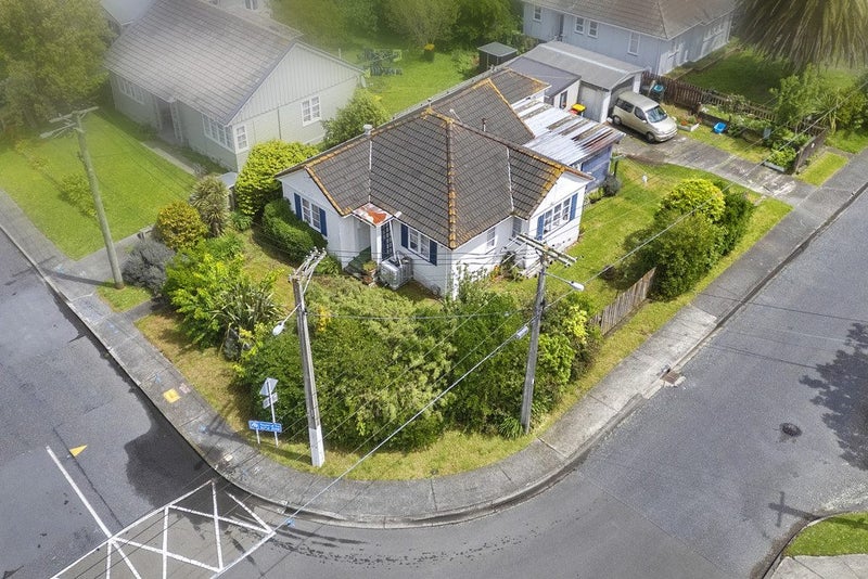 15 Raymond Terrace, Fairfield, Lower Hutt - Carousel 2