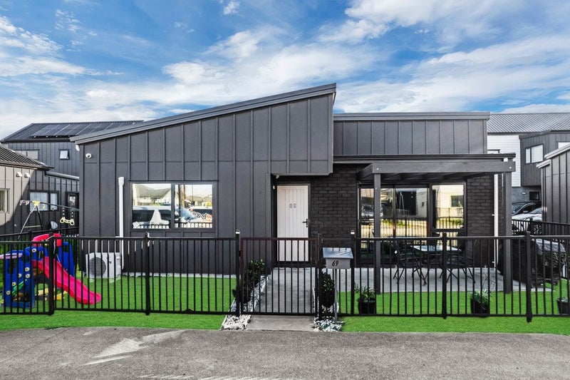 69 Black Beech Crescent, Takanini, Auckland - Carousel 1