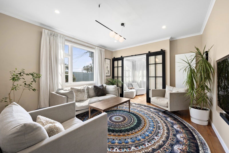 6 KOWHAI ST , Eastbourne, EASTBOURNE - Carousel 1