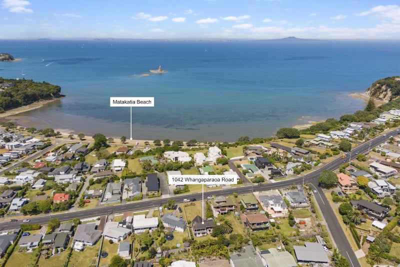 1042 Whangaparaoa Road, Tindalls Beach, Rodney, Auckland - Carousel 21