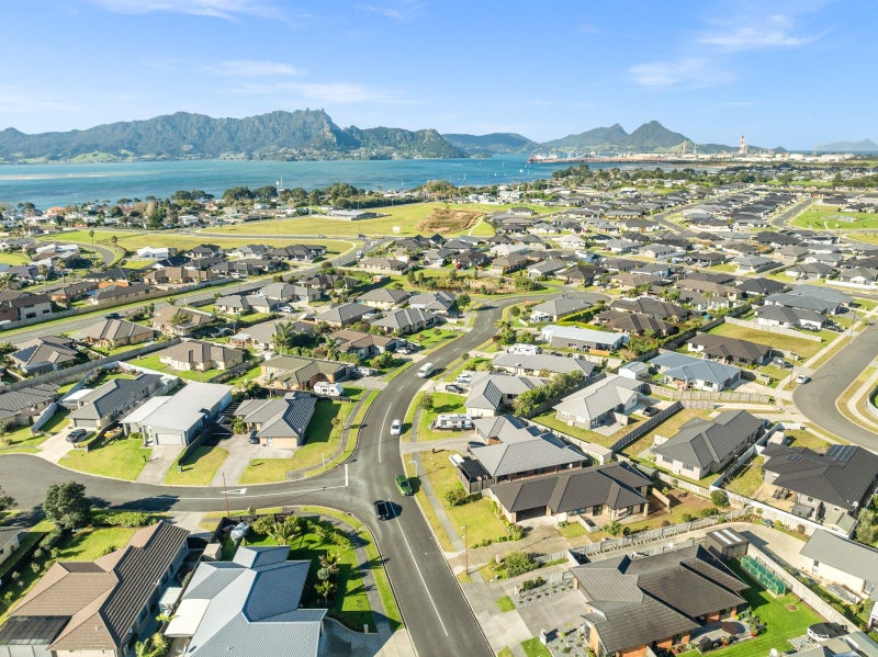 24 Kowi Lakes Drive, One Tree Point - Carousel 22