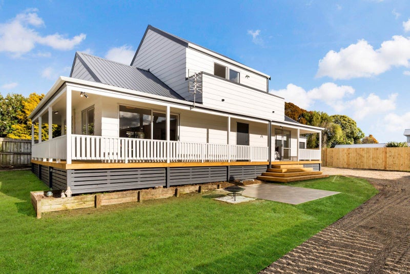 2/17 Leaming Place, Clarks Beach, Auckland - Carousel 1