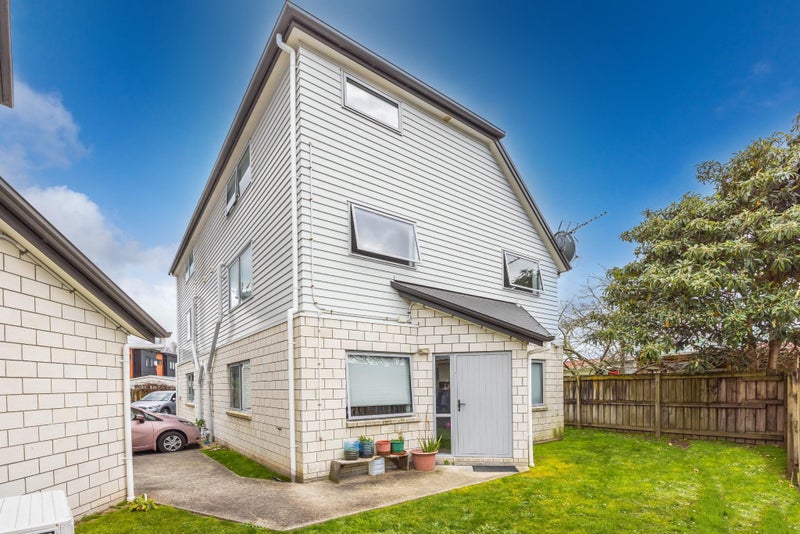 3/7 Snead Place, Hamilton East, Hamilton - Carousel 1