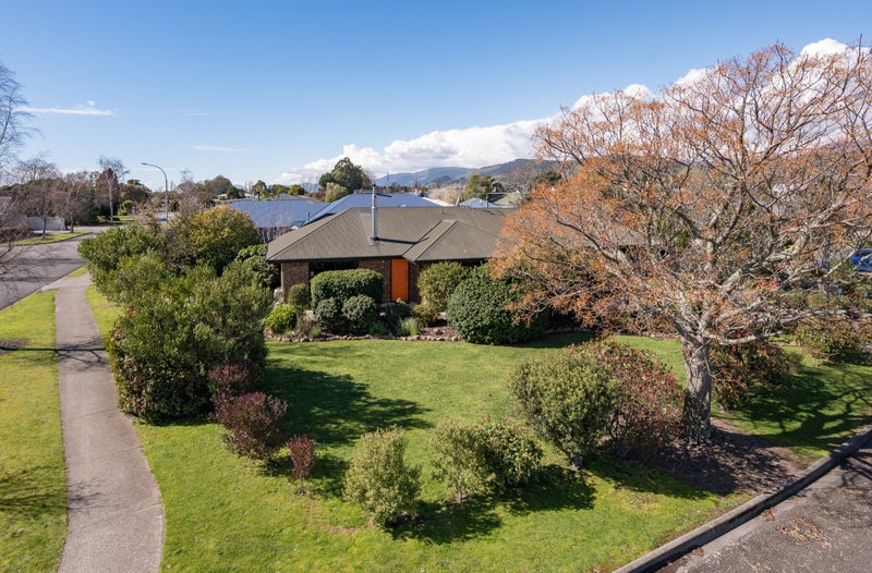 1 Longfields Road, Brightwater - Carousel 1