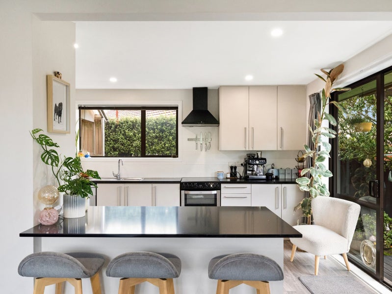 28 Denise Crescent, Hornby, Christchurch - Carousel 2