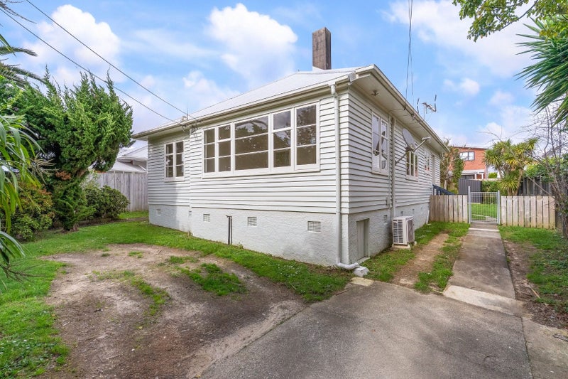 48 Premier Avenue, Point Chevalier, Auckland City, Auckland - Carousel 1