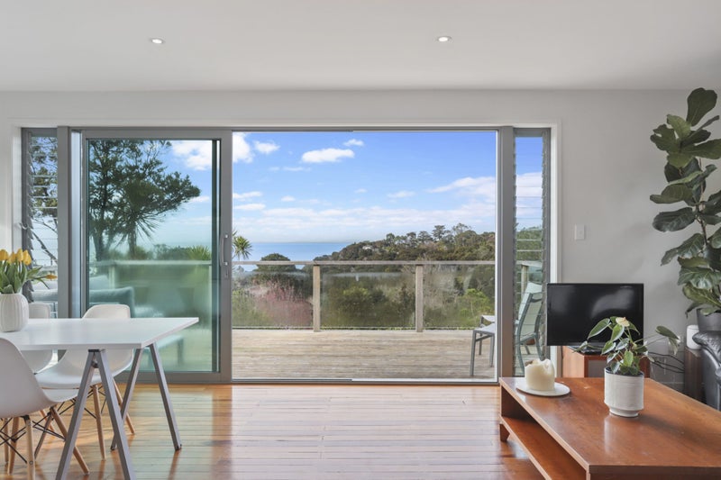 8 McEldowney Road, Titirangi, Auckland - Carousel 1