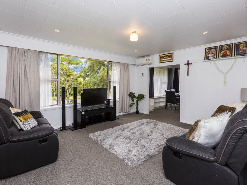 9 Montana Road, Totara Park, Upper Hutt - Carousel 2