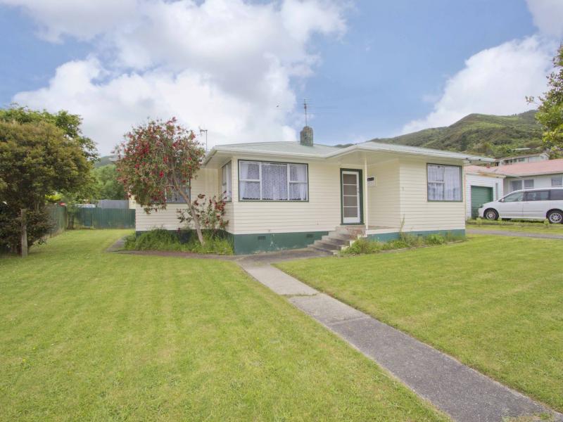 5 Castlerea Street, Wainuiomata, Lower Hutt - Carousel 1