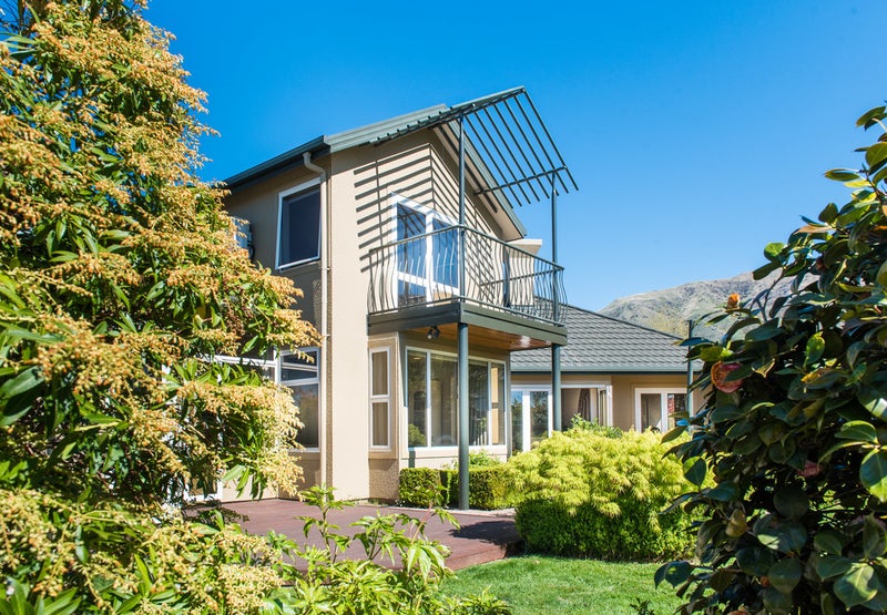 2 Oakwood Place, Wanaka - Carousel 24