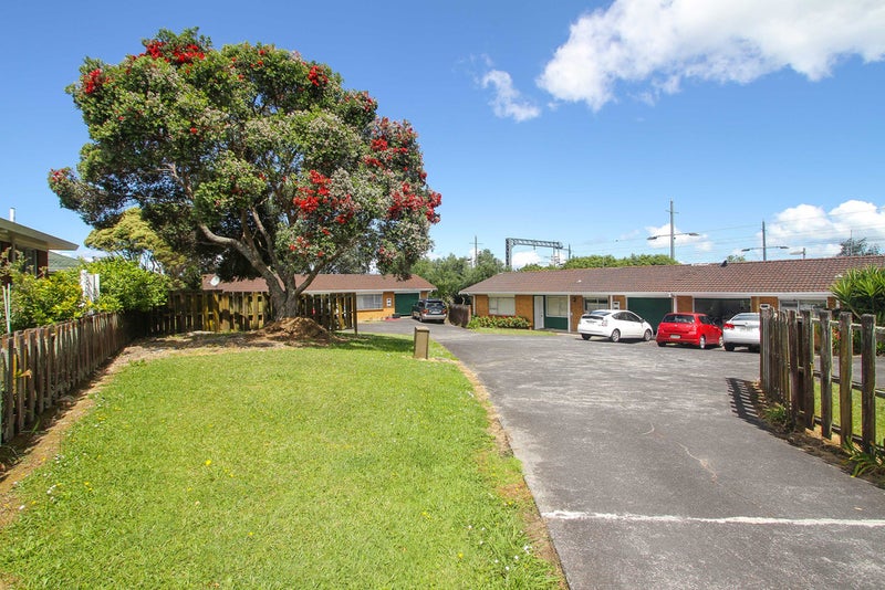 30 Faith Bullock Place, New Lynn, Auckland - Carousel 13