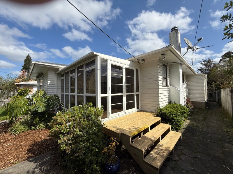 12 Sherrybrooke Place, Sunnyvale, Auckland - Carousel 1