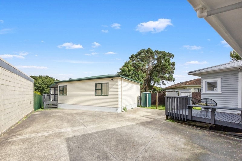 40 Reid Road, New Lynn, Auckland - Carousel 1