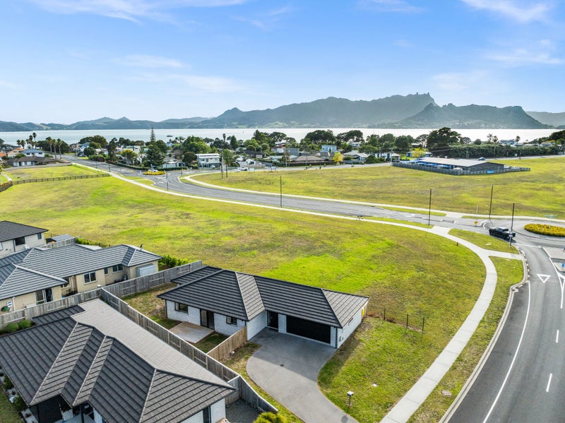 49 Plover Street, One Tree Point - Carousel 16