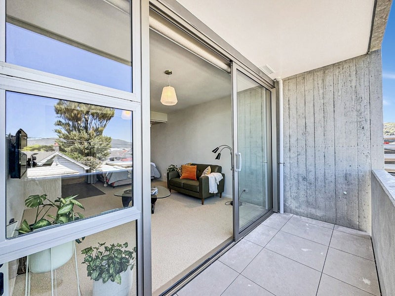 304/2 Campbell Terrace, Petone, Lower Hutt - Carousel 2