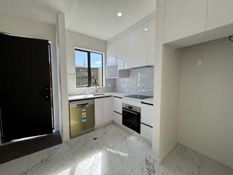 18D Addington Avenue, Manurewa, Manukau City, Auckland - Carousel 1