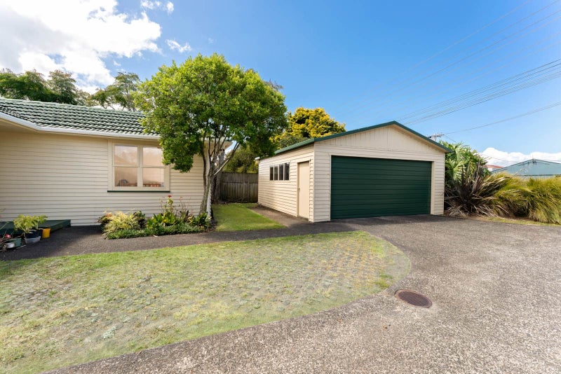 10 Sabulite Road, Kelston, Auckland - Carousel 21