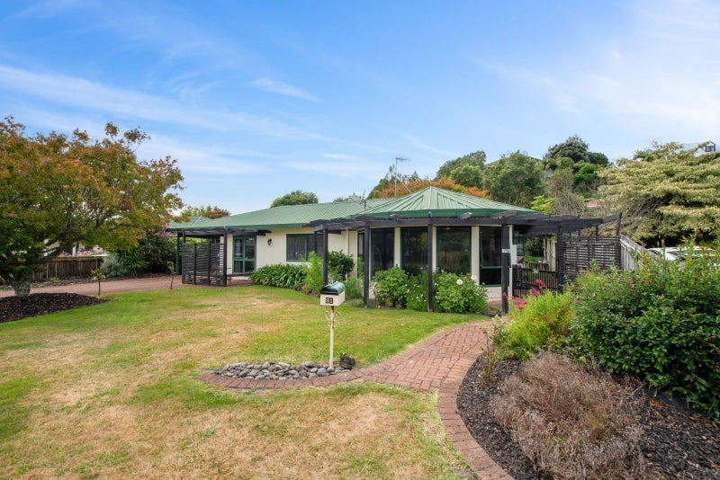 21 Capricorn Place, Kawaha Point, Rotorua, Bay Of Plenty - Carousel 1