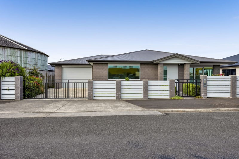 3 Rowe Street, Hawera - Carousel 1