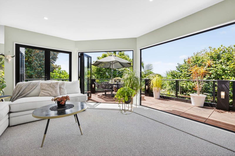 2/17 Sartors Avenue, Northcross, Auckland - Carousel 2