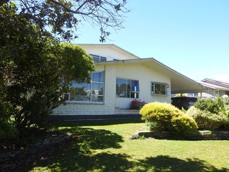 24 Whitcombe Terrace, Hokitika - Carousel 1